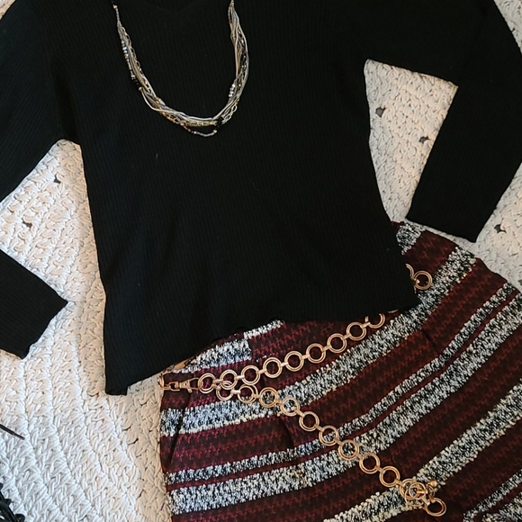 BCBG GENERATION SIZE 6 MULTI SHORTS - Picture 2 of 16